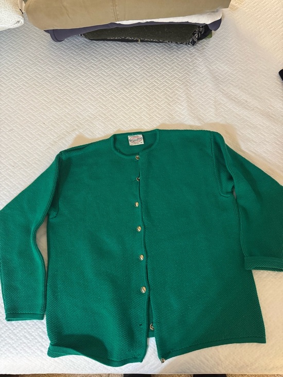 casaveen Sweaters - Green Button-Front Crewneck Cardigan Sweater